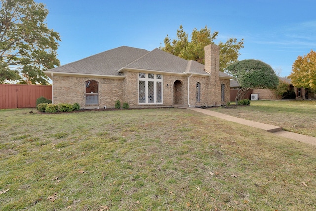 ranch-style home featuring a front lawn