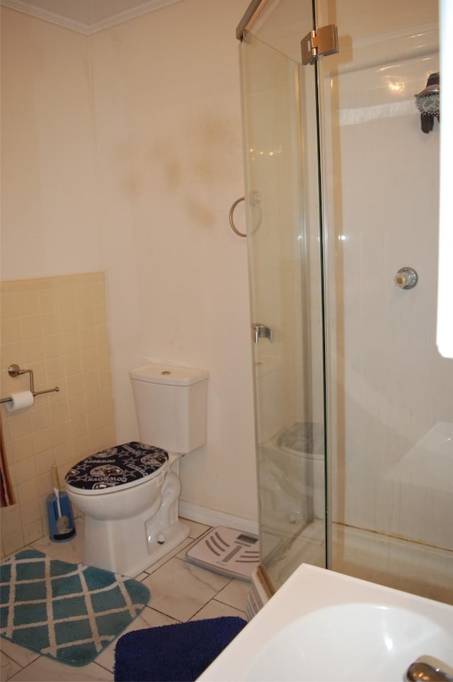 bathroom with tile patterned flooring, a shower with shower door, ornamental molding, and toilet