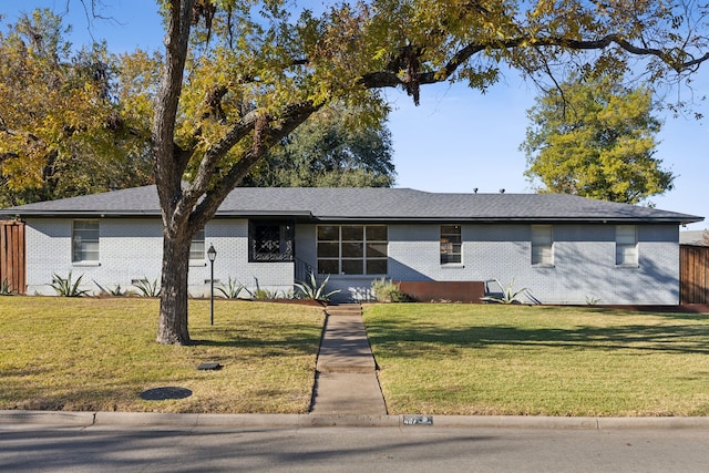 ranch-style house featuring a front yard