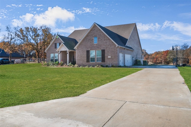 view of front of property featuring a front yard and a garage