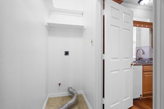 laundry room with hookup for a gas dryer, laundry area, a sink, baseboards, and electric dryer hookup