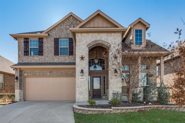 view of front facade featuring a garage