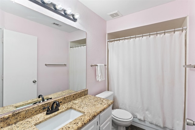 bathroom with a shower with curtain, vanity, and toilet