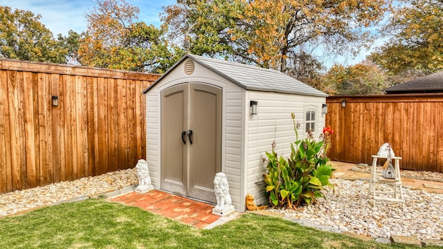 view of outbuilding with a yard