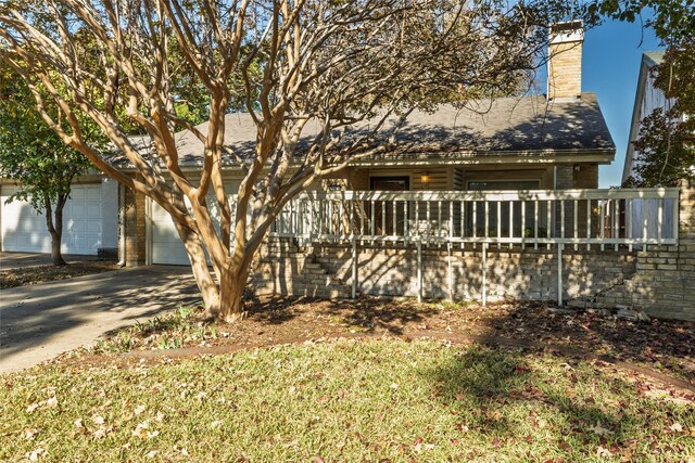 view of front of property featuring a porch and a garage