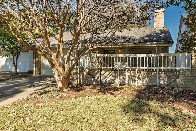 view of front facade with a garage