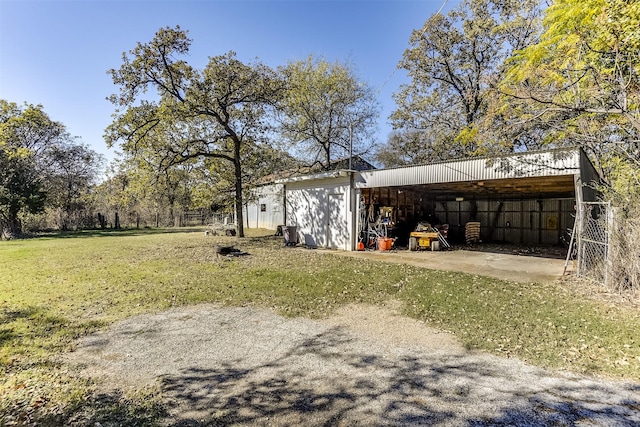 view of yard with an outdoor structure