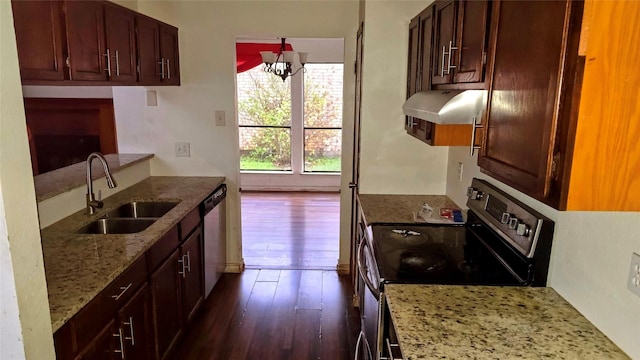 kitchen featuring black range with electric stovetop, sink, dark hardwood / wood-style floors, a notable chandelier, and extractor fan