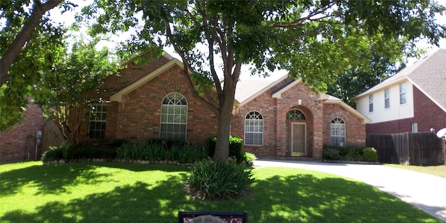 view of front of home with a front lawn