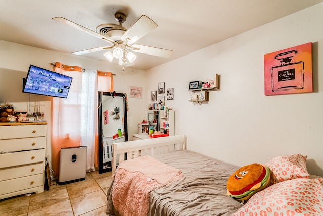 bedroom with ceiling fan