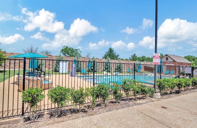 view of swimming pool