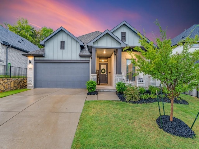 view of front of home featuring a yard and a garage