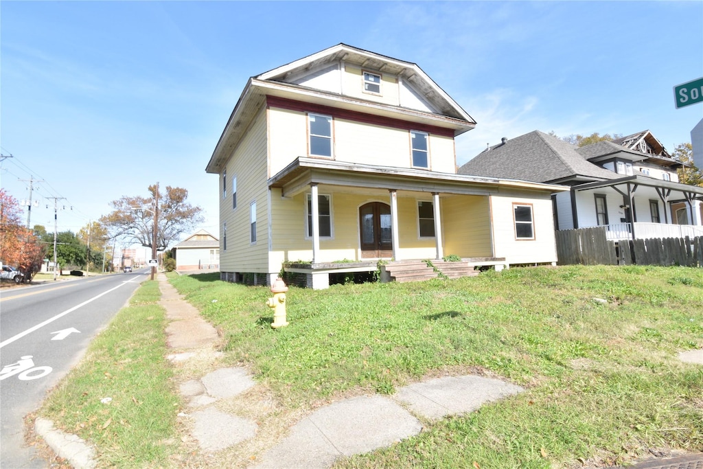 view of front of property featuring a front lawn and covered porch