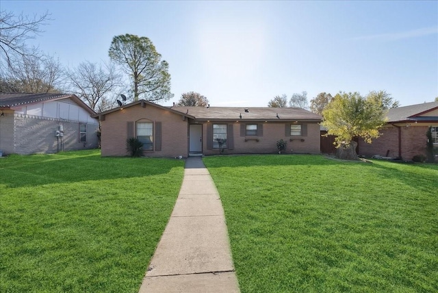 single story home featuring a front yard