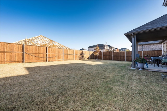 view of yard featuring a patio area