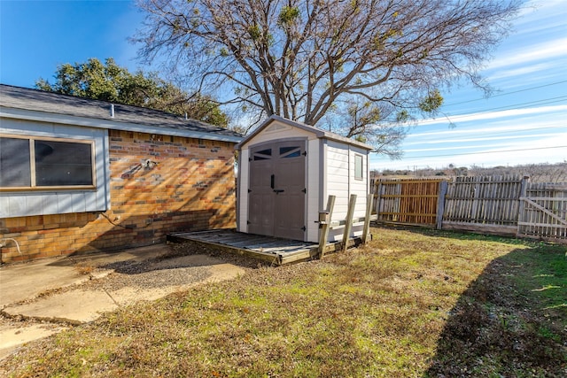 view of outdoor structure featuring a yard