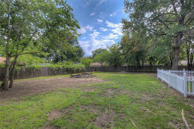 view of yard featuring a fenced backyard