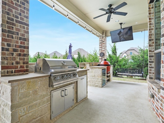 view of patio with an outdoor kitchen, area for grilling, and ceiling fan