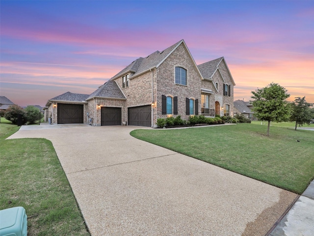 view of front of house featuring a yard and a garage