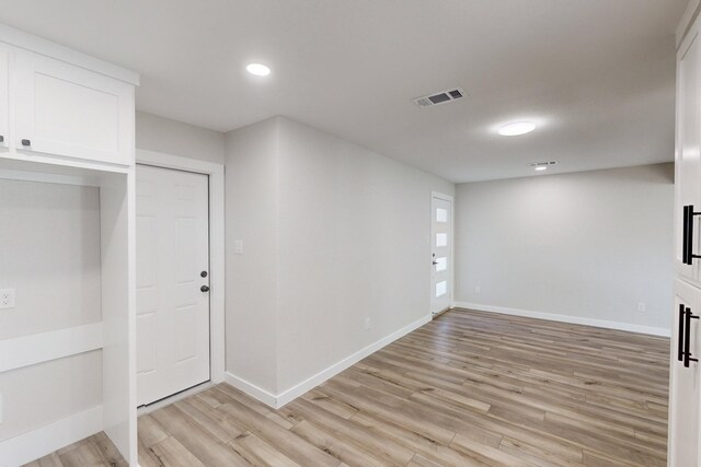 interior space featuring light wood-style floors, baseboards, visible vents, and recessed lighting