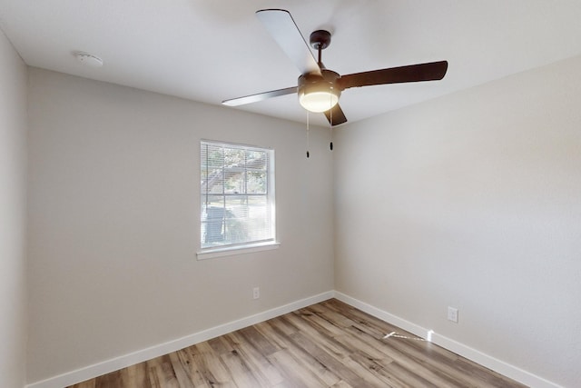 empty room featuring light wood-style flooring, baseboards, and ceiling fan