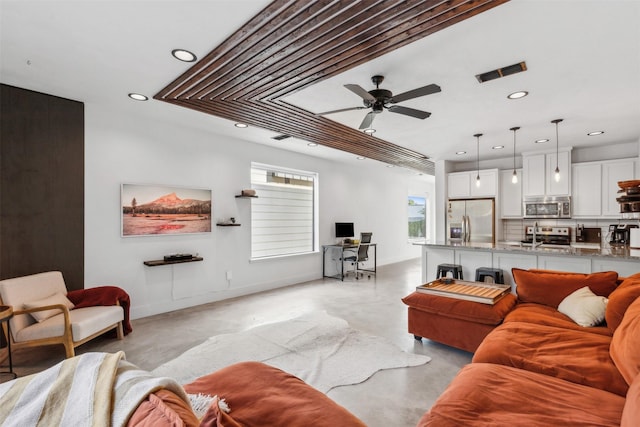 living room featuring ceiling fan, recessed lighting, concrete floors, visible vents, and baseboards