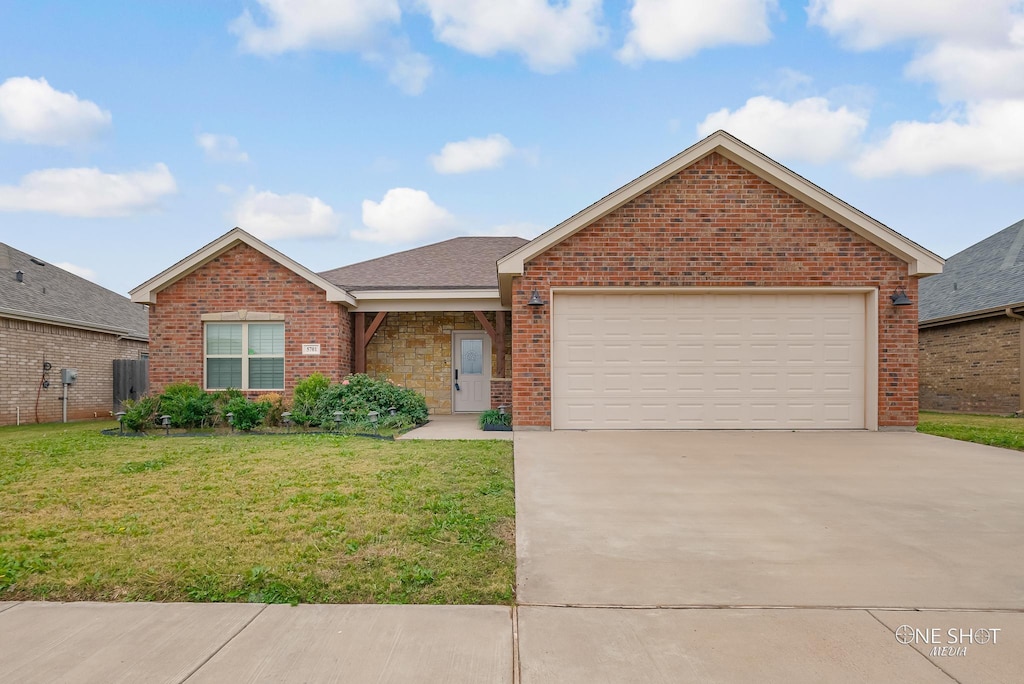 view of front of house featuring a front yard and a garage