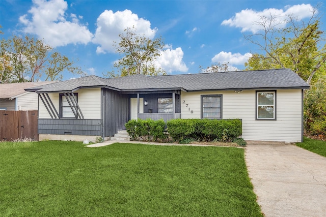 view of front of home featuring a front lawn