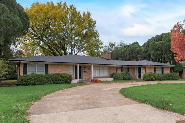 ranch-style home with a front yard