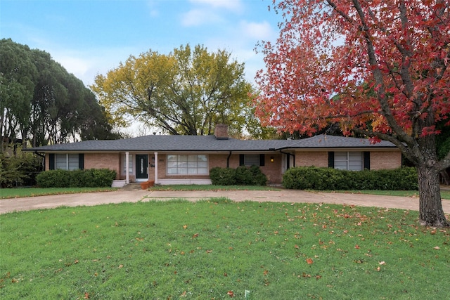 single story home with a front yard