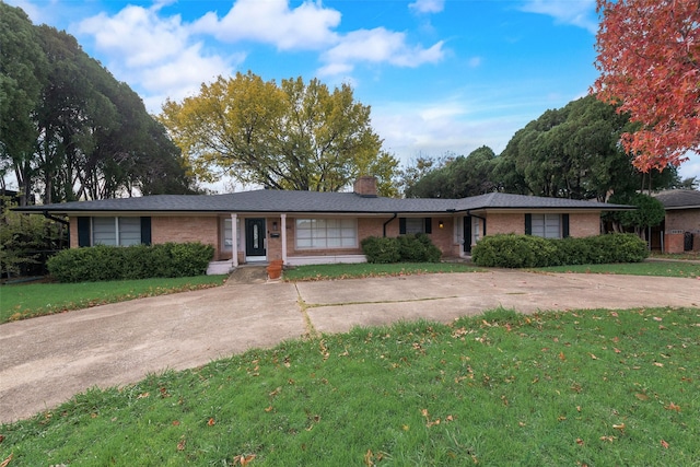 ranch-style home featuring a front yard