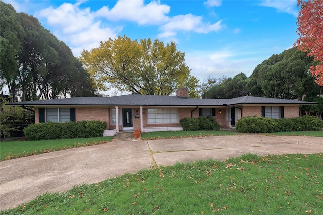 ranch-style home with a front yard