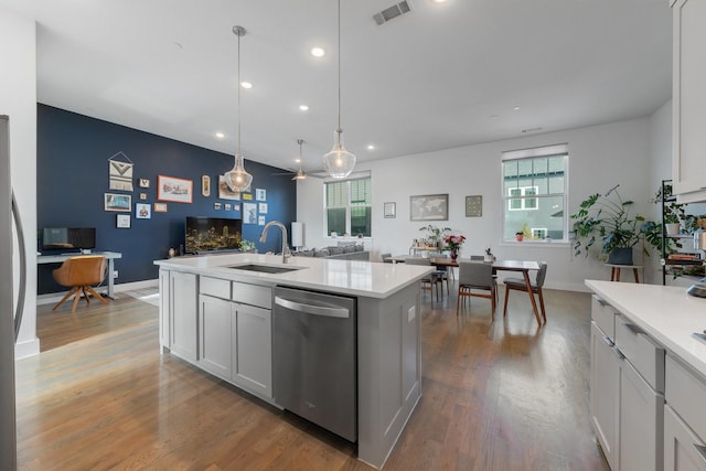 kitchen featuring stainless steel appliances, light countertops, a sink, and visible vents