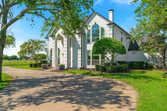 view of front facade with a front yard