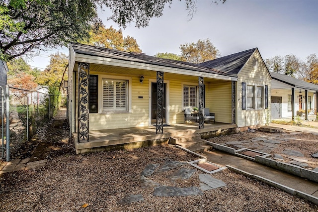 view of front of property featuring a porch