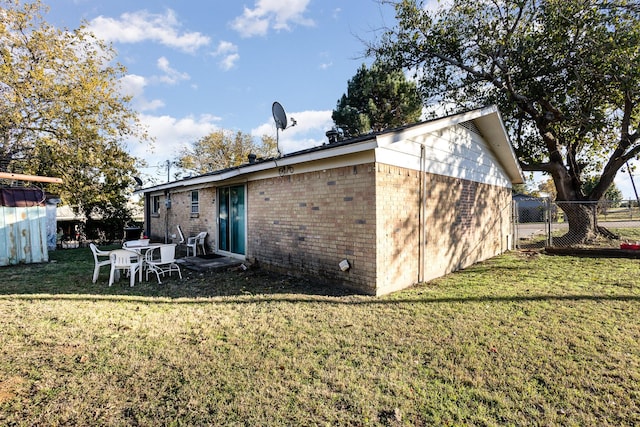 back of house featuring a yard