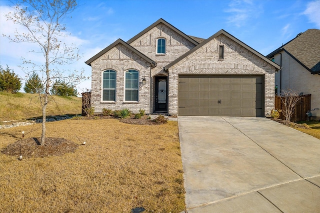 view of front of home featuring a front yard and a garage