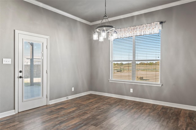unfurnished room with a chandelier, crown molding, dark wood-type flooring, and baseboards
