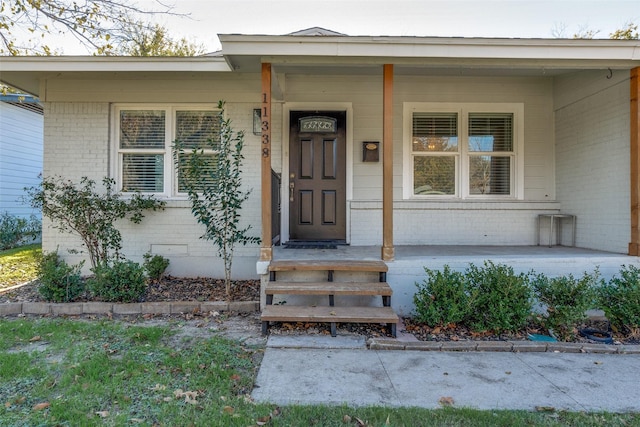 property entrance featuring covered porch