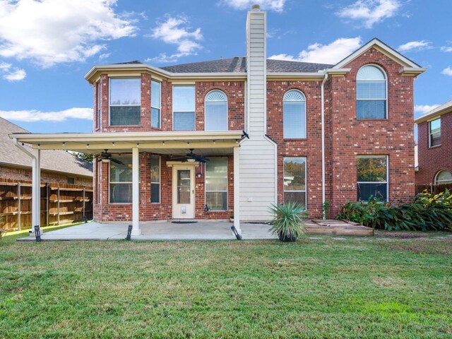 view of front of home with ceiling fan, a patio, and a front yard