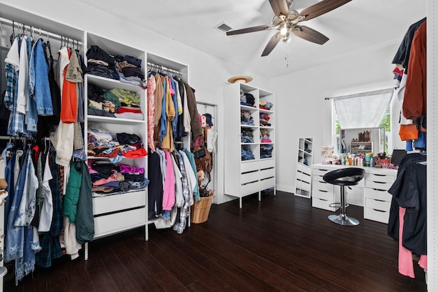 walk in closet with hardwood / wood-style floors and ceiling fan