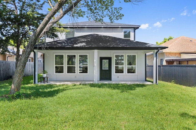 back of house featuring a lawn