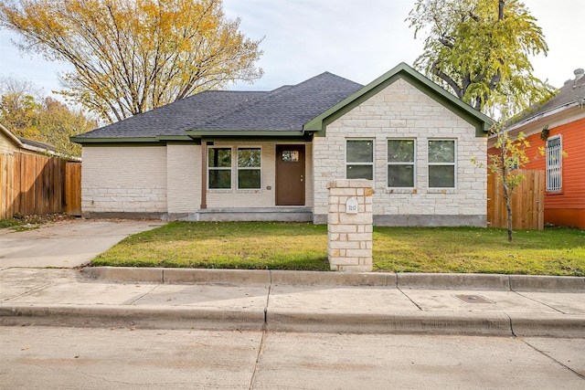 view of front of house featuring a front yard