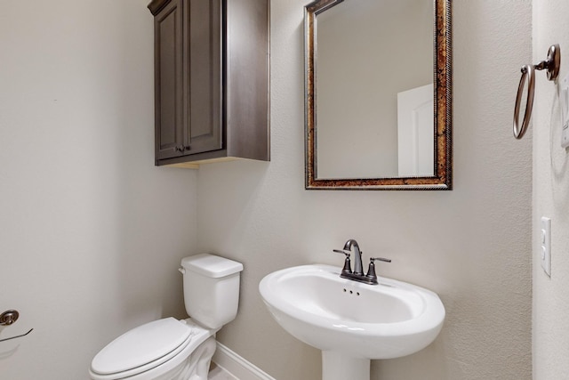 bathroom featuring toilet and sink