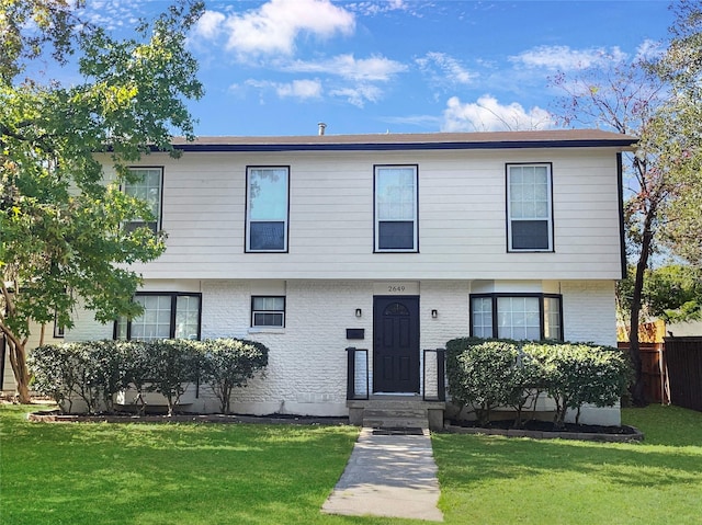 view of front of house featuring a front lawn