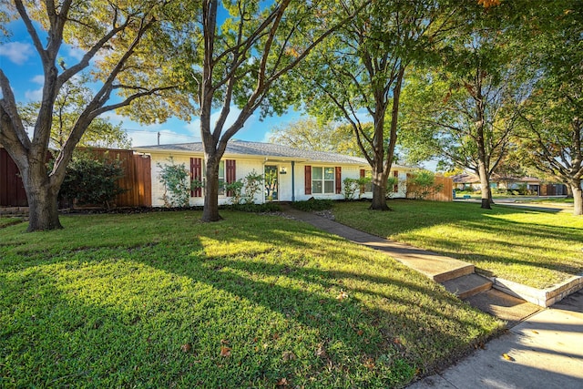 single story home featuring a front lawn