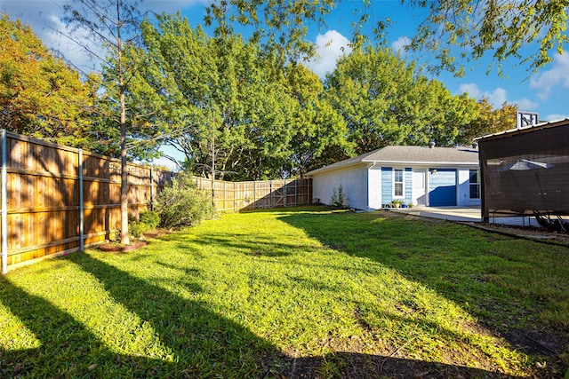 view of yard featuring a patio area