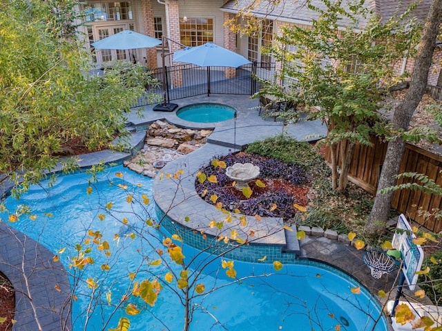 view of swimming pool featuring a jacuzzi