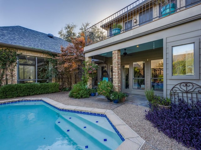 view of swimming pool with a patio and ceiling fan