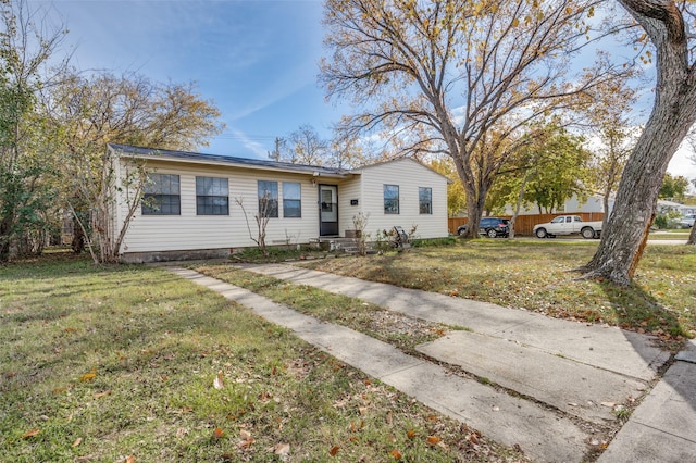 view of front facade with a front yard